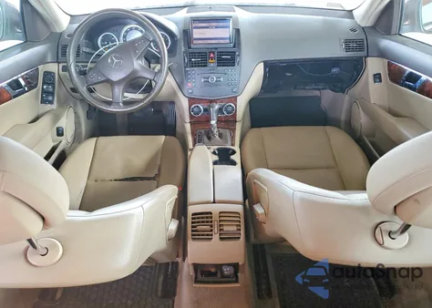 2009 Mercedes-Benz C 300 z USA, uszkodzony, nr VIN WDDGF54X09F219185